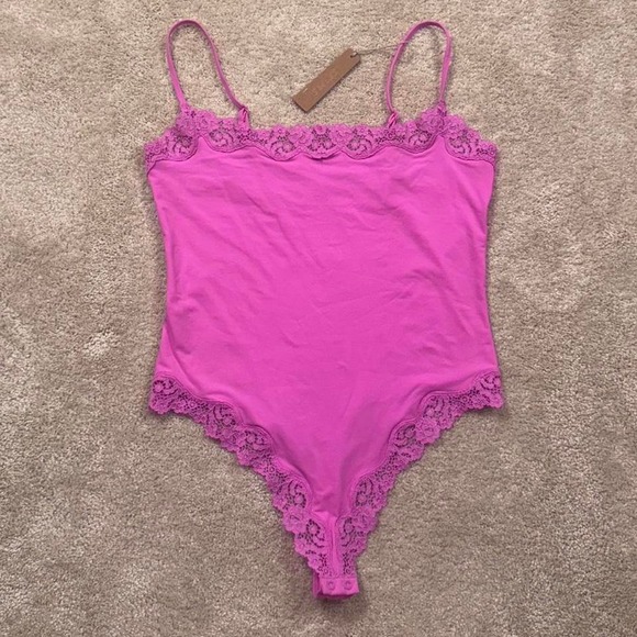 SKIMS Tops - Skims Fits Everybody Lace Cami Body Suit in Neon Orchid NWT Size L